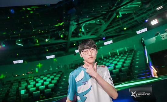 369回应TES装备争议 新人出装引发热议